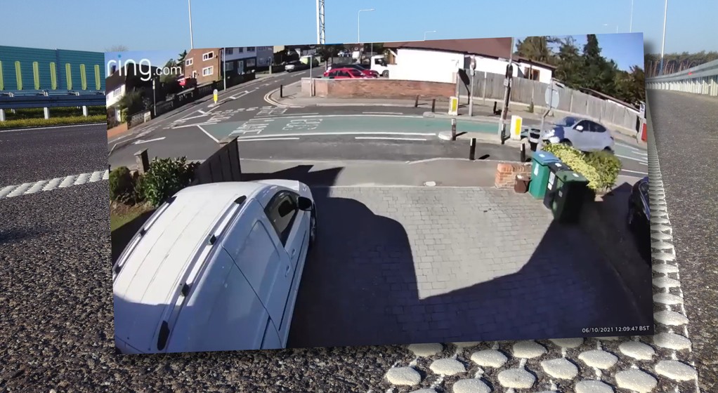 Kierowcy w Wielkiej Brytanii stają się ofiarami betonowego słupka.