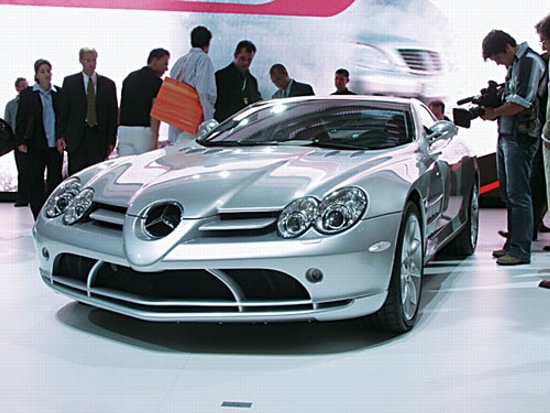 Kompakty kontratakują