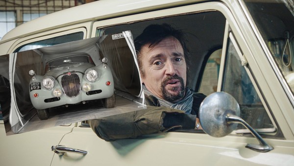 Richard Hammond pokazał swoją stodołę. W środku są prawdziwe skarby [WIDEO]