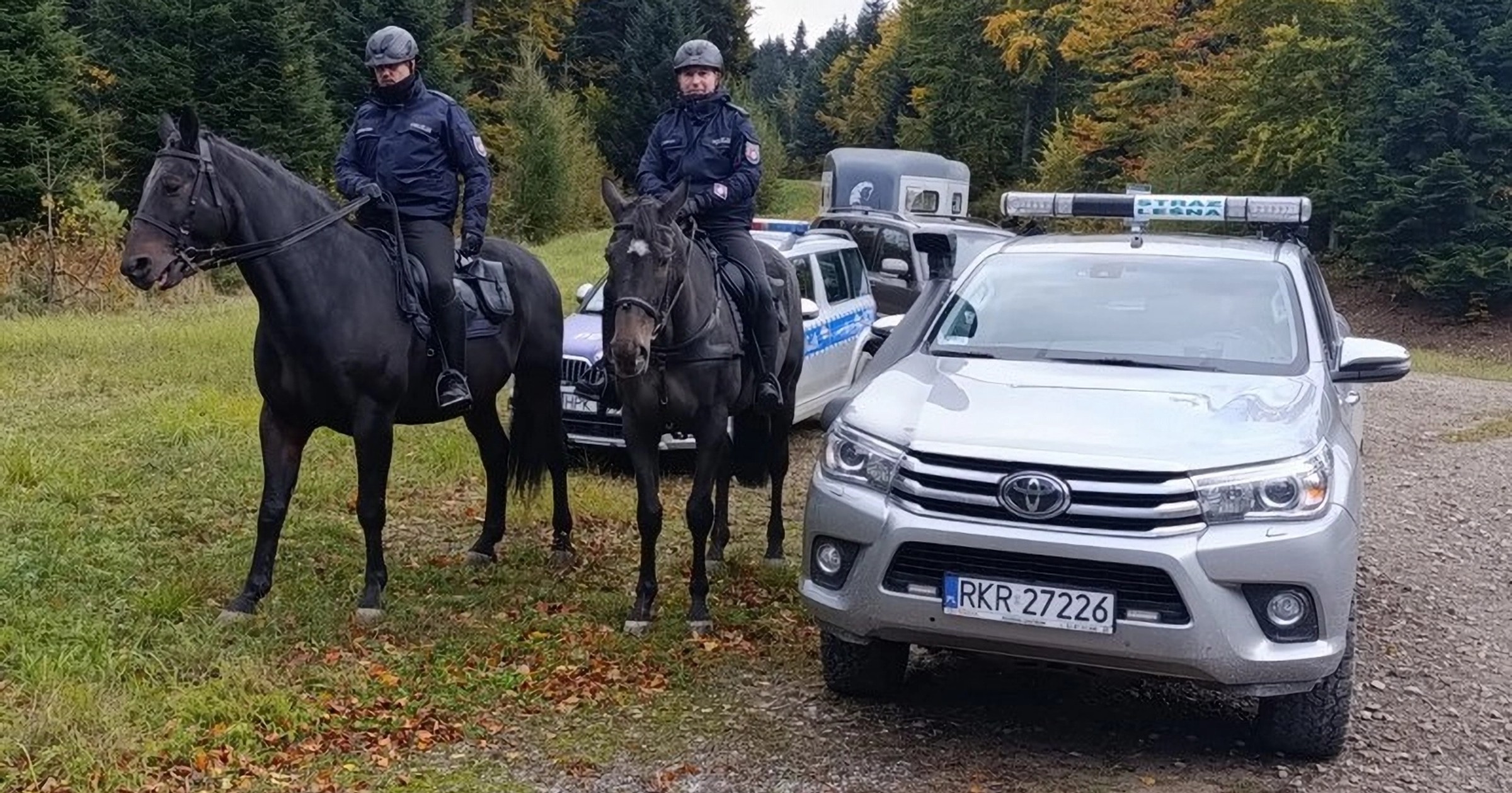 Policjanci na koniach