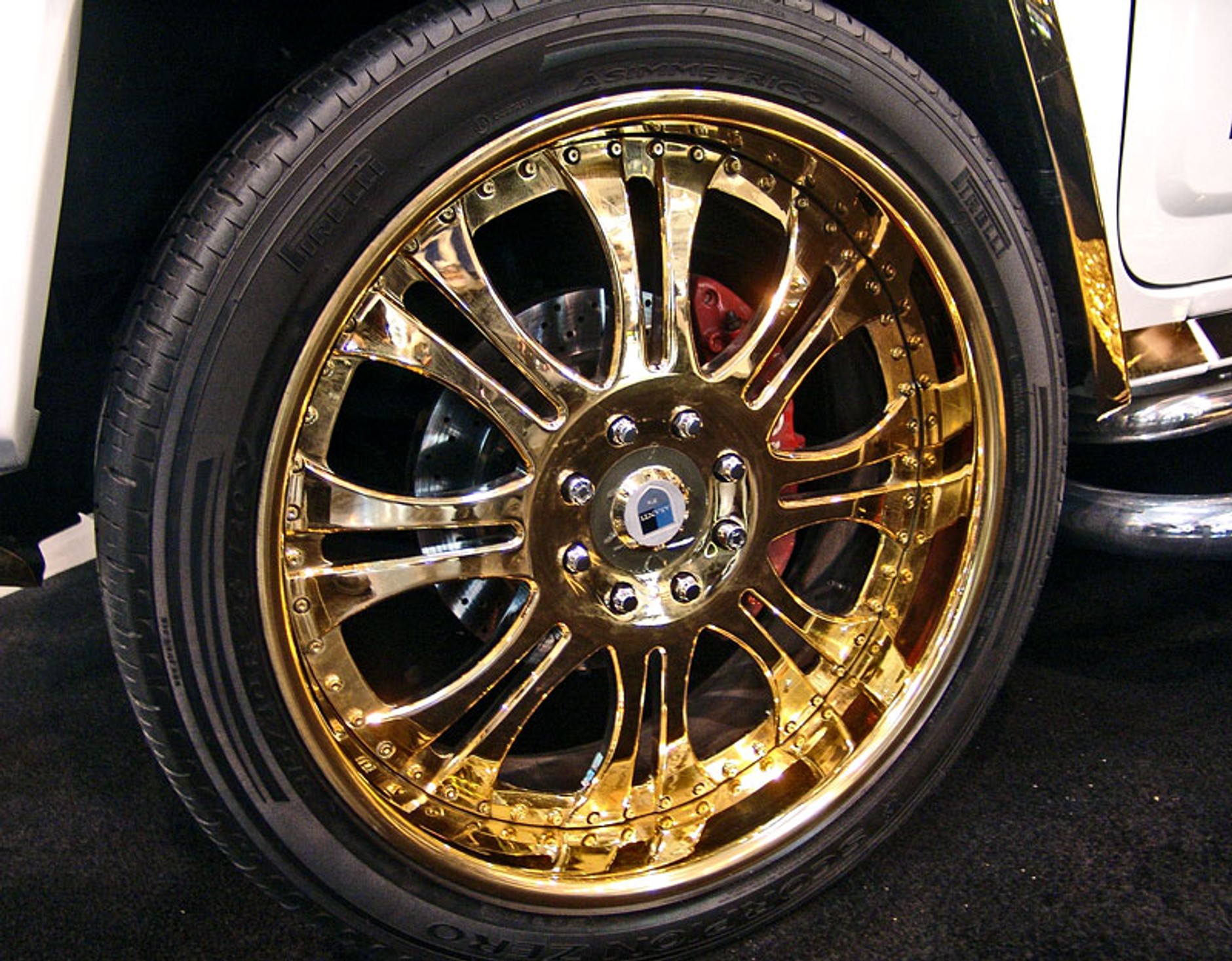 Essen Motor Show 2008: złoty Hummer dla bogatych