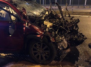 Wjechał w naczepę TIR-a, bo zafascynował się nowym autem