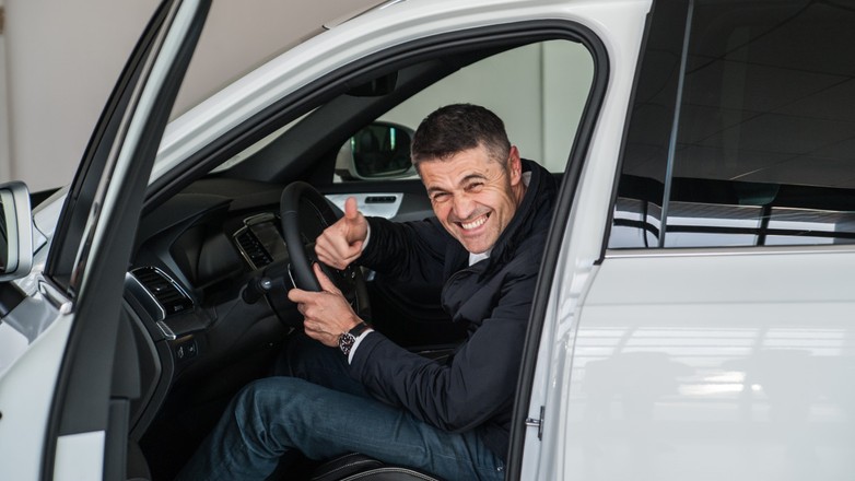 Krzysztof Hołowczyc odebrał kluczyki do Volvo XC90