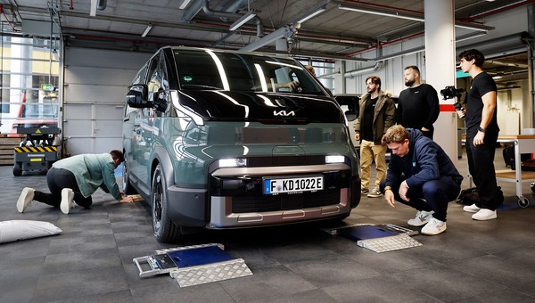 Nowa Kia PV5 z rekordem Guinnessa. Van był naładowany i załadowany na maksa