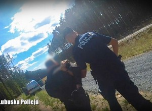 Uciekał motocyklem po narkotykach. Mamy nagranie z policyjnego pościgu