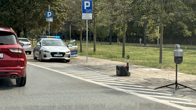 Kontrola samochodów przed wjazdem do SCT w Warszawie