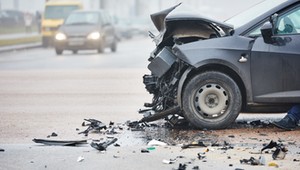 Czy masz obowiązek usunąć auto z drogi po wypadku?