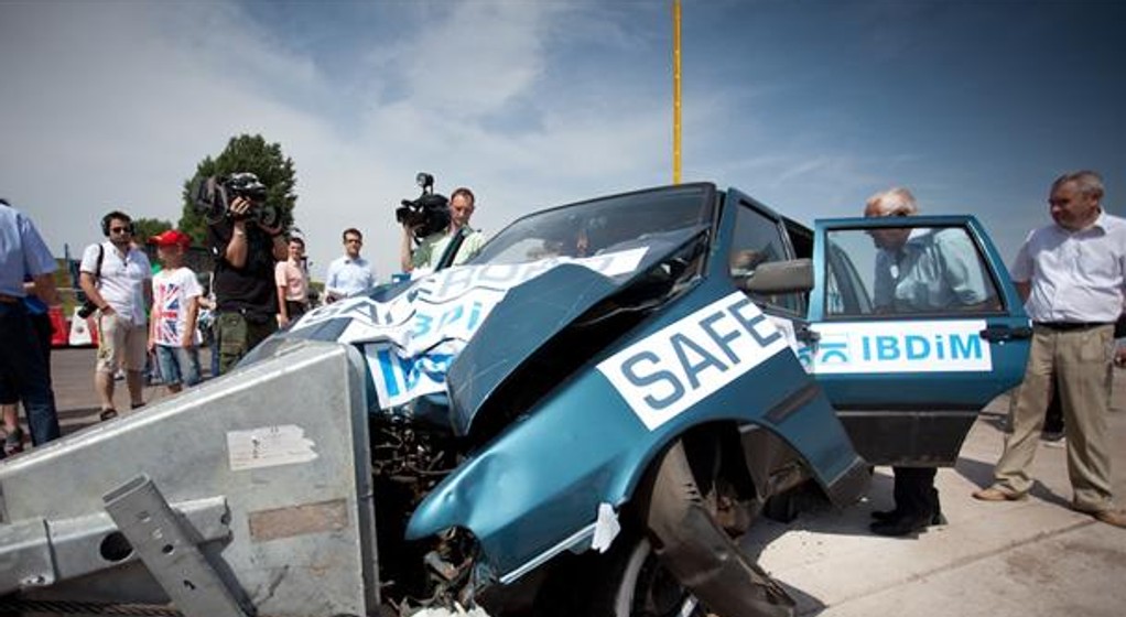 Crashtest barier drogowych - Czy może być bezpieczniej? 