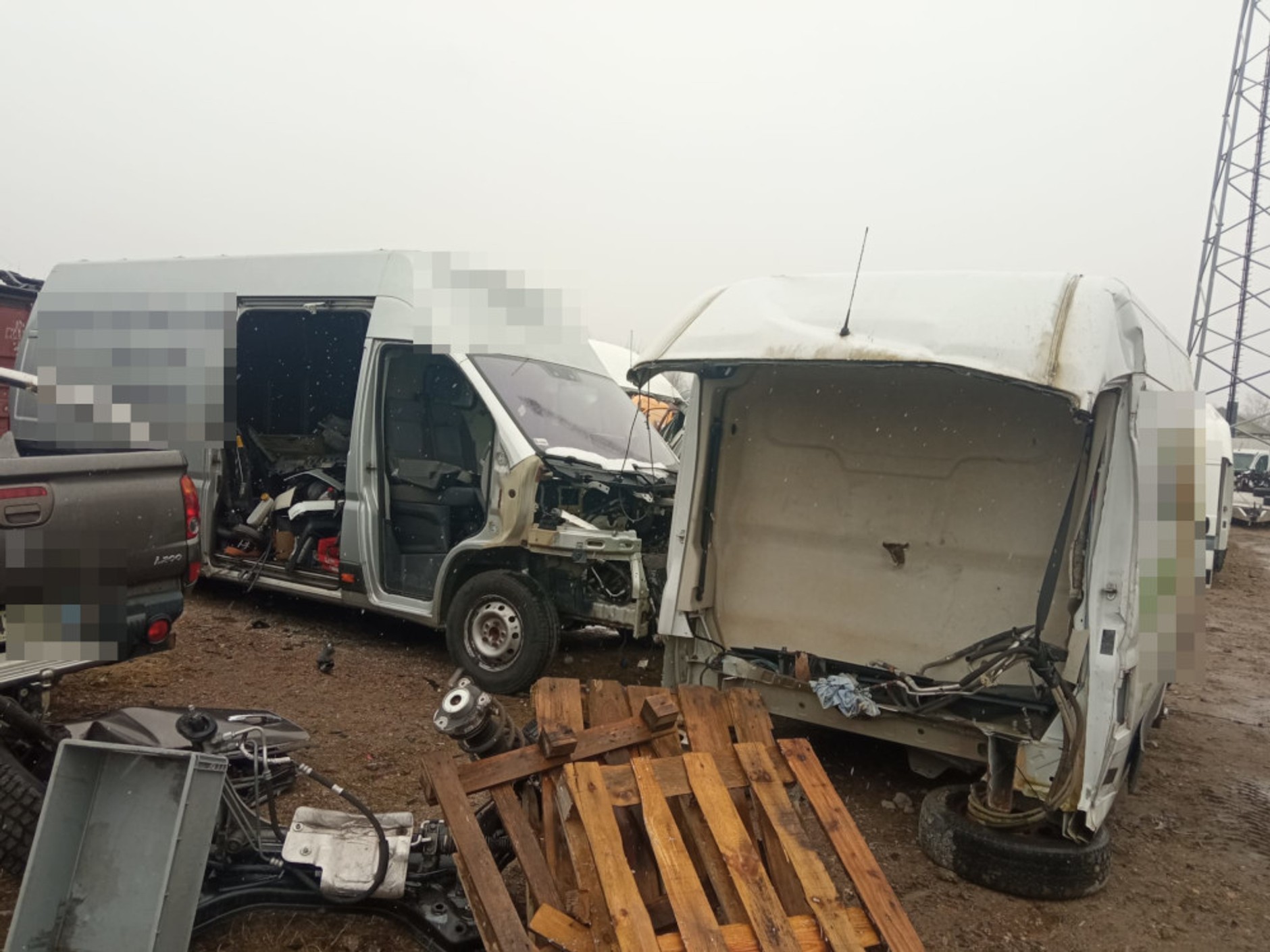 Grupa "Kobra" zlikwidowała "dziuplę". Części leżały prawie jak na półkach w sklepie