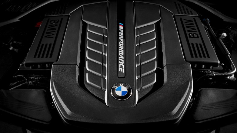 Silnik V12 BMW M760Li