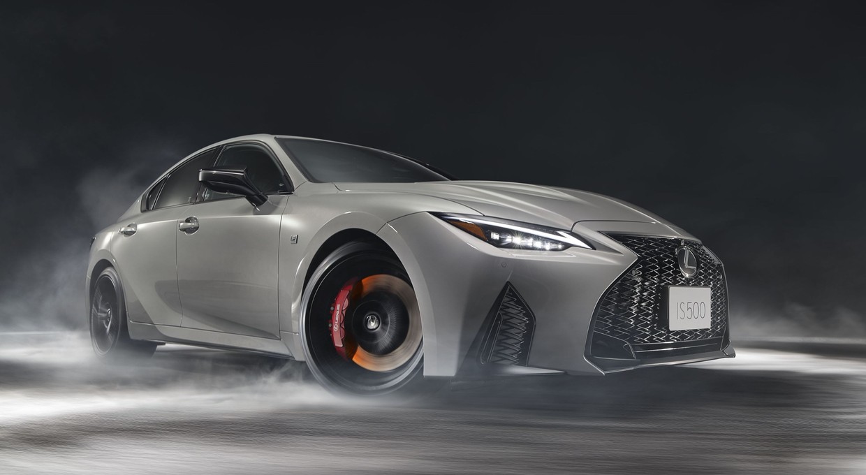 To jedno z ostatnich wolnossących V8 premium w historii. Teraz zyskało wyjątkową oprawę