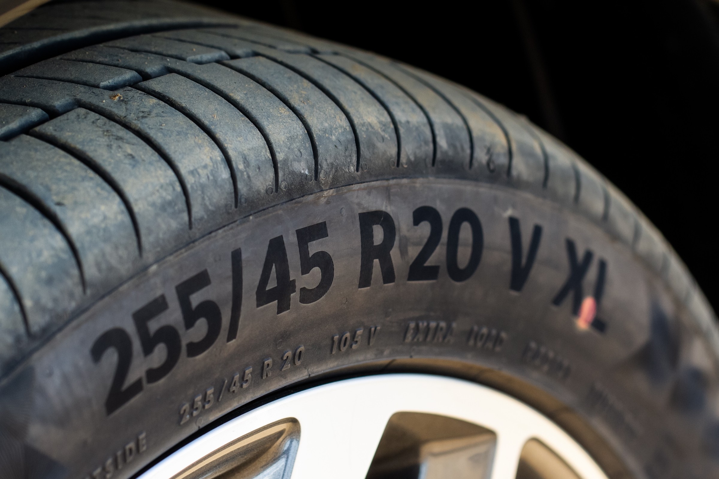 Kto kupił opony w internecie w 2025 r., do tego fiskus zgłosi się po podatek