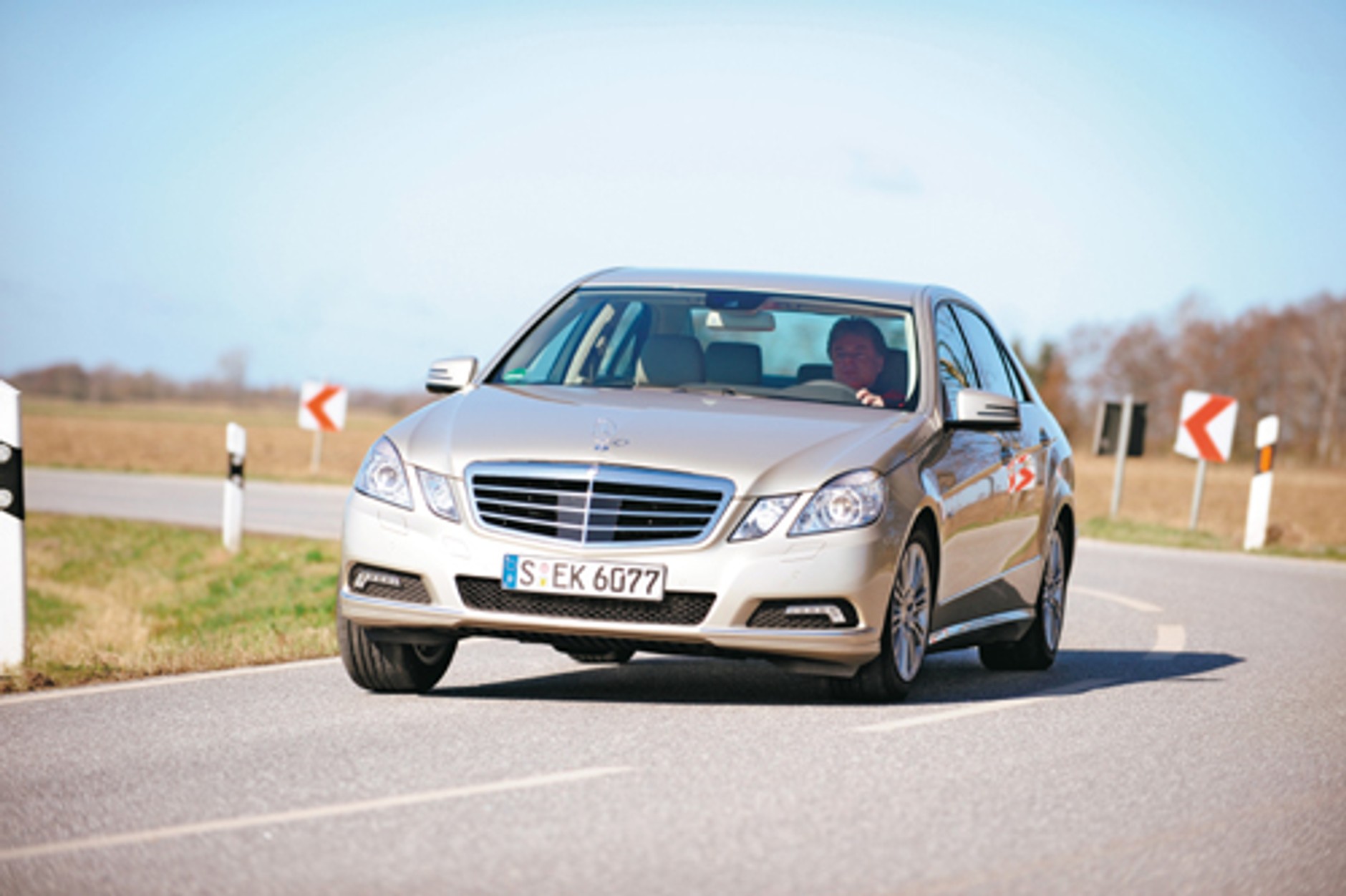 Nowy Mercedes Klasy E kontra Audi A6 i BMW Serii 5: Gwiazda kontra pierścienie i szachownica