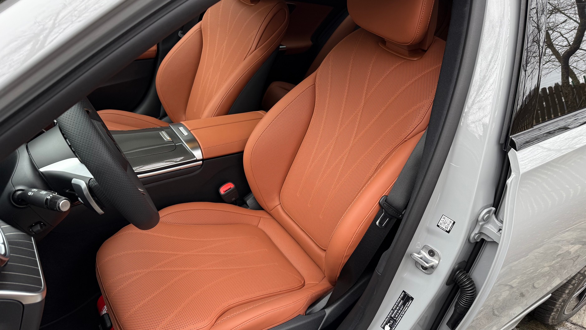 Mercedes C300 de: fotele obszyte opcjonalną skórą są wręcz znakomite