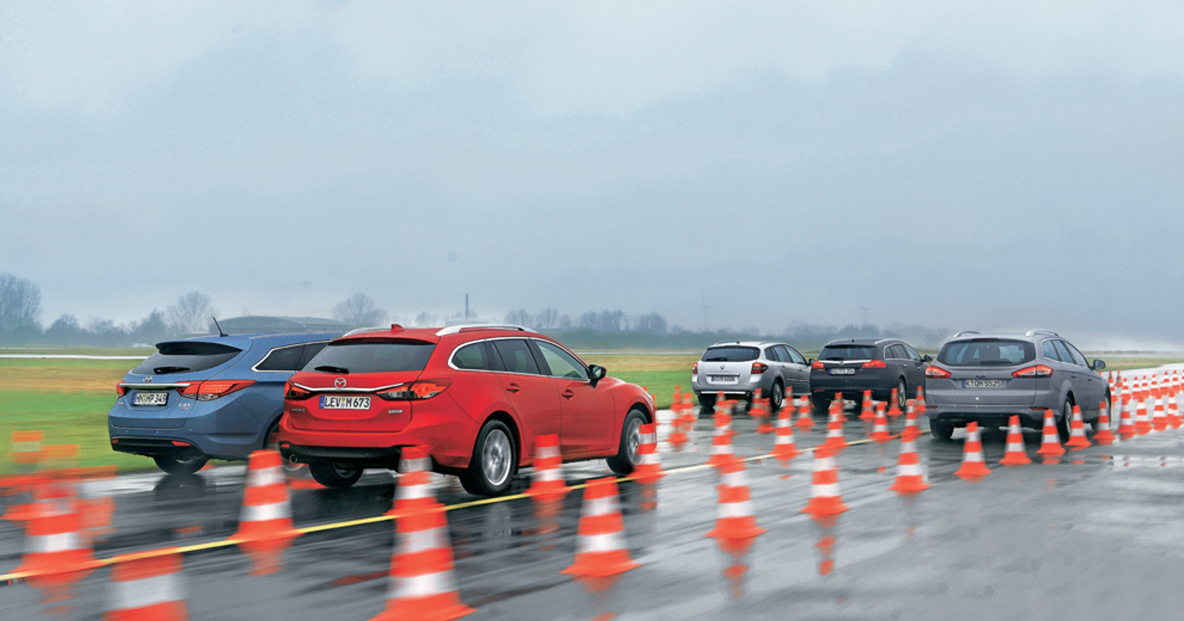 Mazda 6 kontra Hyundai i40, Renault Laguna, Opel Insignia i Ford Mondeo: porównanie pięciu kombi klasy średniej