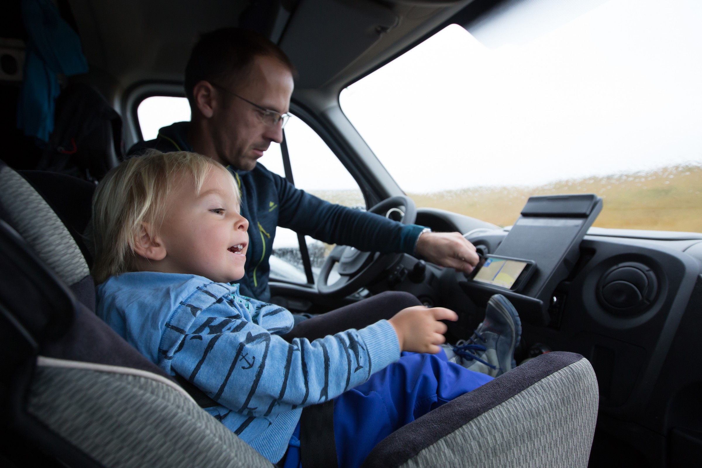 Jak przewozić dziecko samochodem? Kara może być wysoka, ale nie to jest najgorsze
