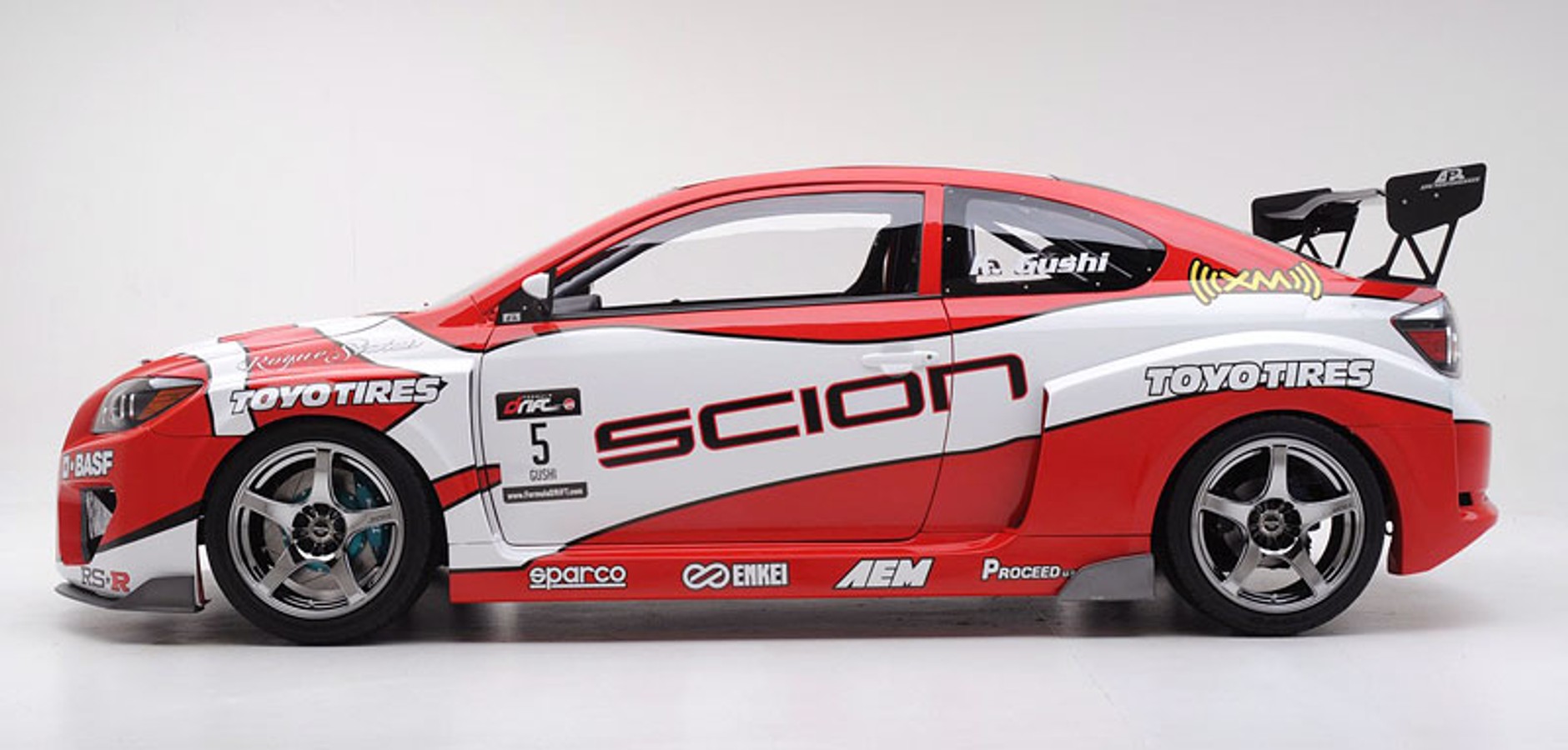 Driftujący Scion tC