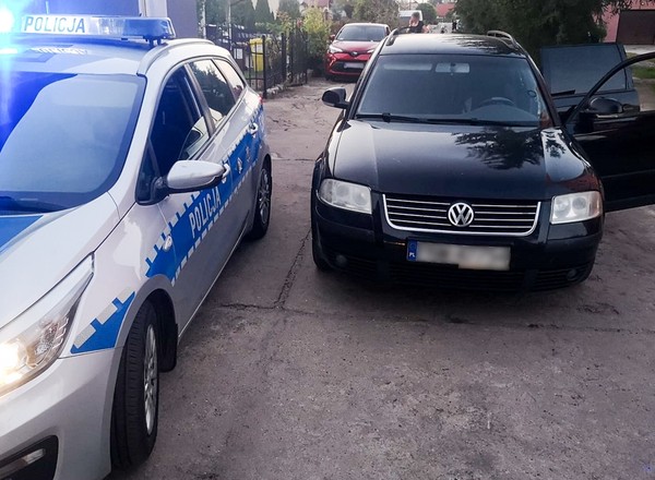 Policjanci z grupy Speed usiłowali zatrzymać kierowcę Passata. Przyspieszył i zaczął uciekać