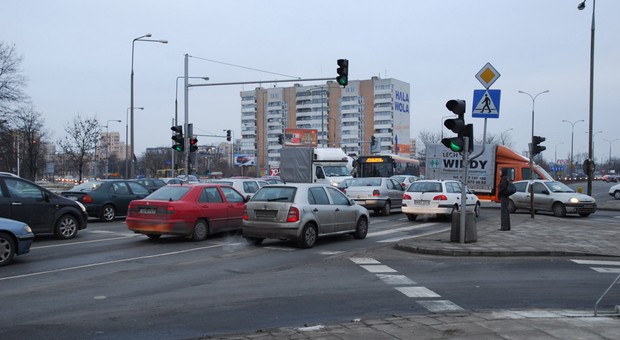 To codzienne zachowanie kierowców w miastach. Kara wynosi do 5000 zł