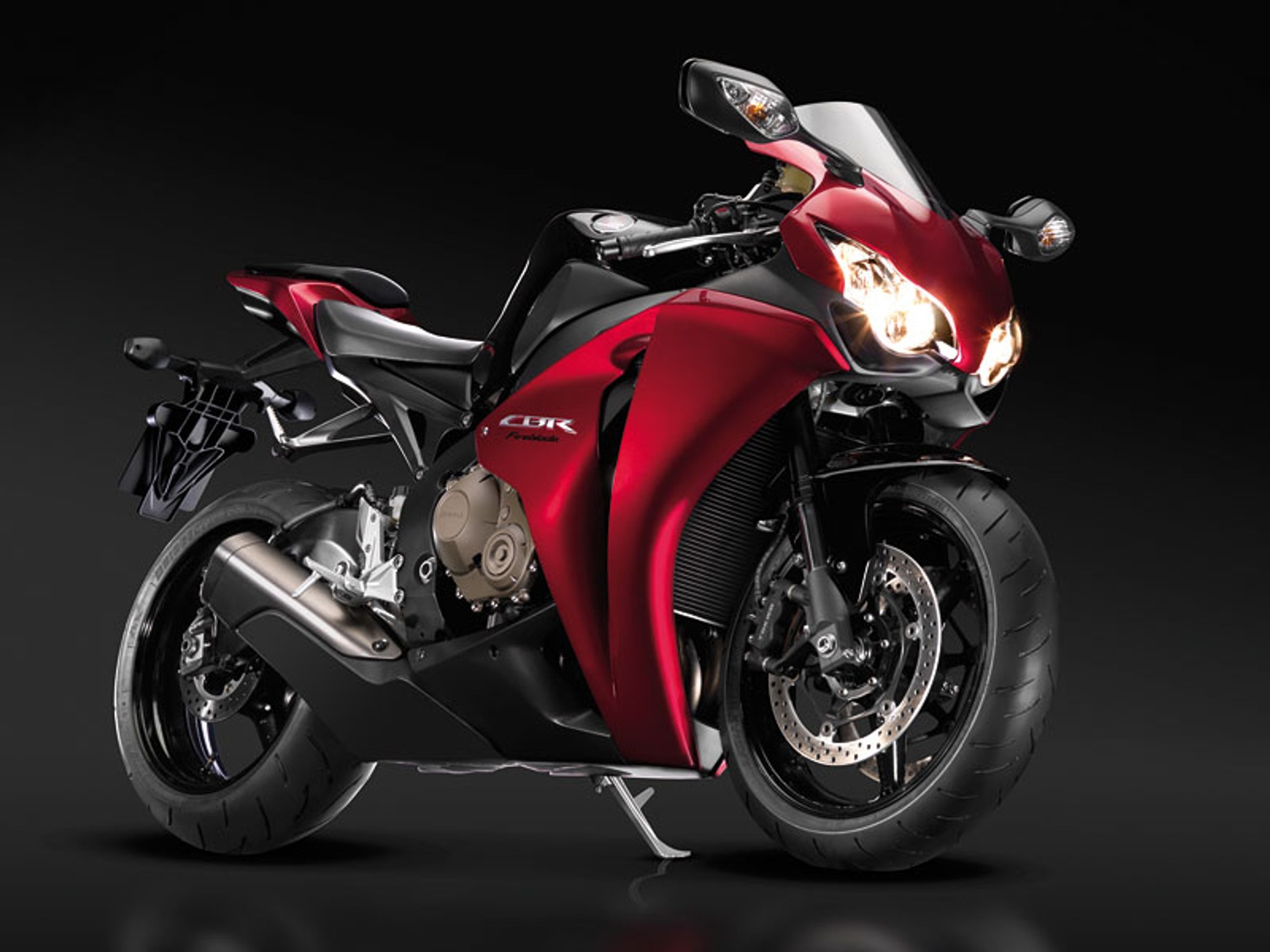 Honda CBR 1000 RR Fireblade 2008: naostrzona żyletka (prezentacja)