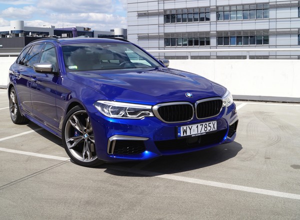 BMW M550d xDrive Touring – niebieski pocisk | TEST