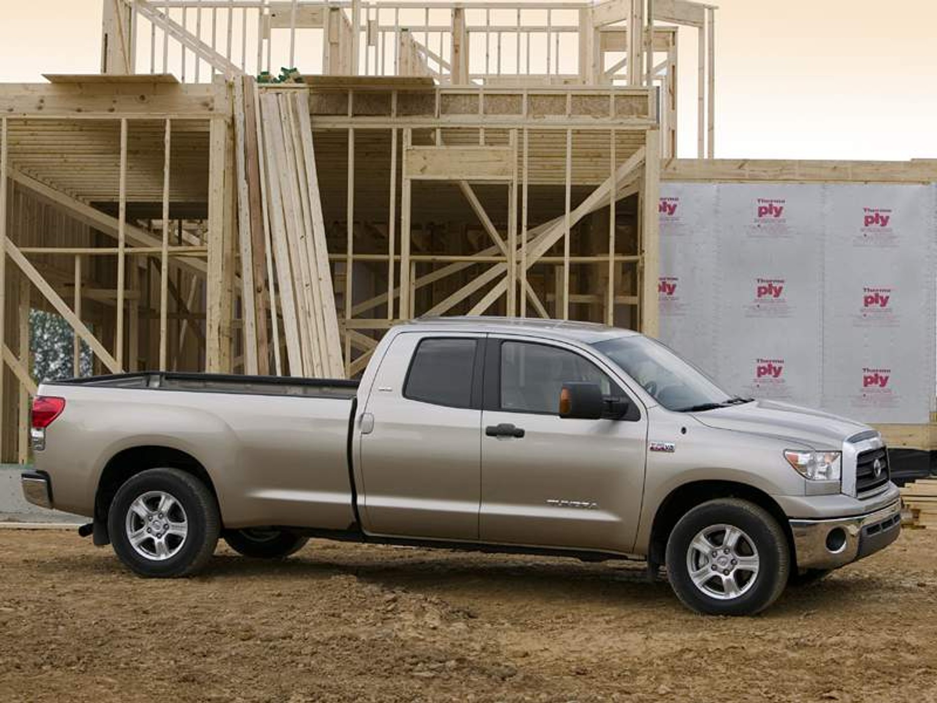 Toyota Tundra Long Bed: na jelenie i do pracy