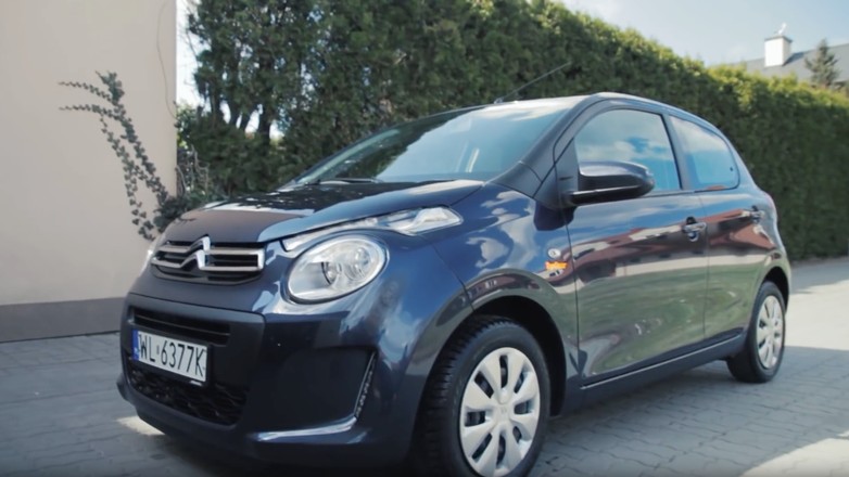 Jak zabezpieczyć lakier samochodu?