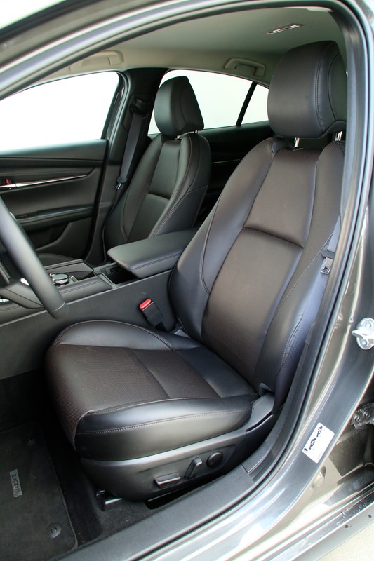 Mazda 3 sedan 2.0 Skyactive-G 6AT