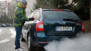 Szyba zamarznięta od strony kabiny. Jak można uniknąć tej przykrej niespodzianki?
