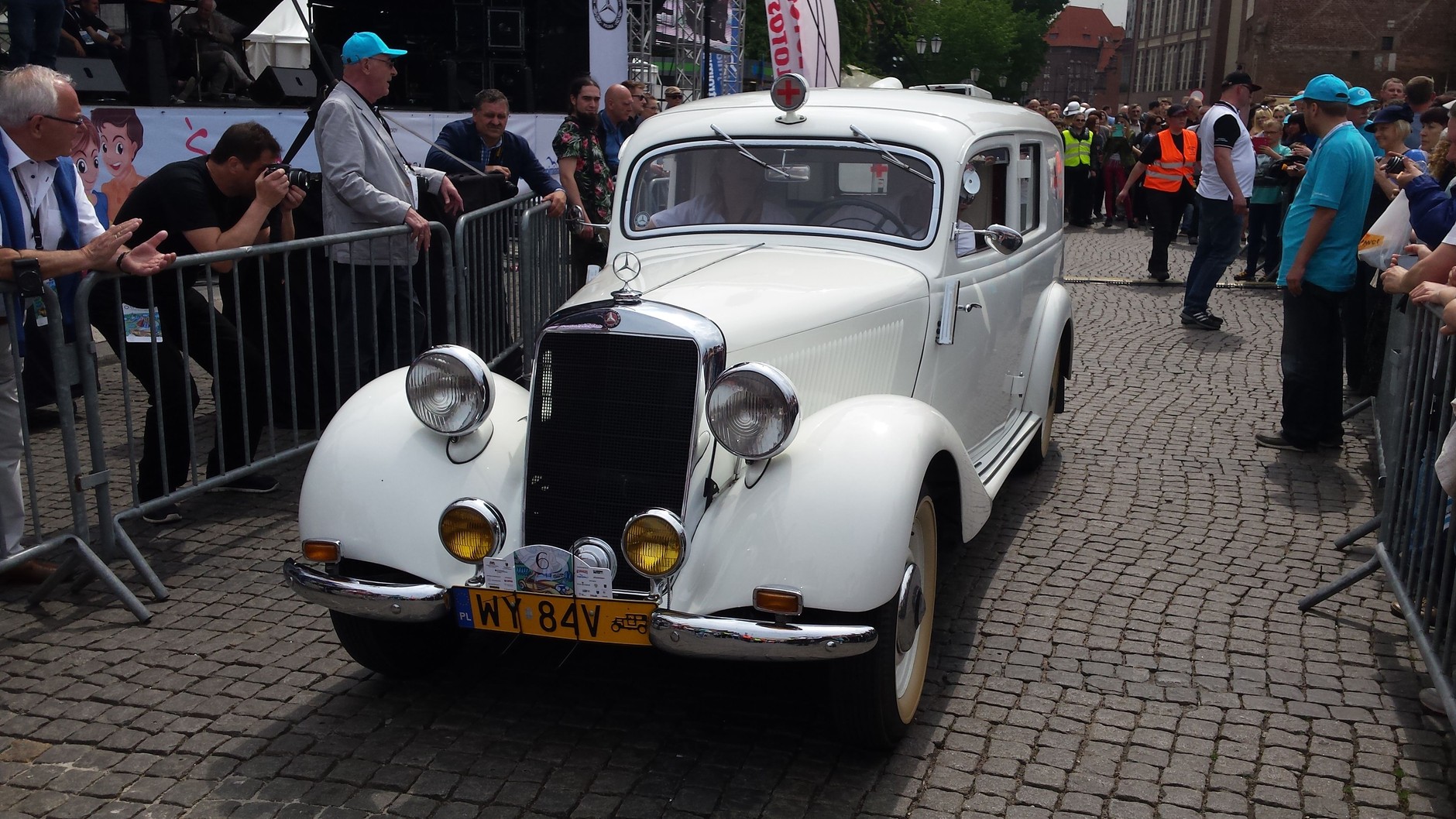 Mercedes 170 karetka z 1950 r.