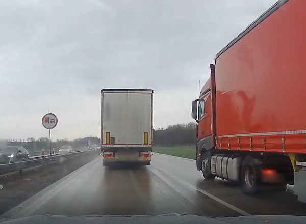 Kierowcy ciężarówek nagminnie łamią ten zakaz. Inspektorzy ITD wystawiali mandaty