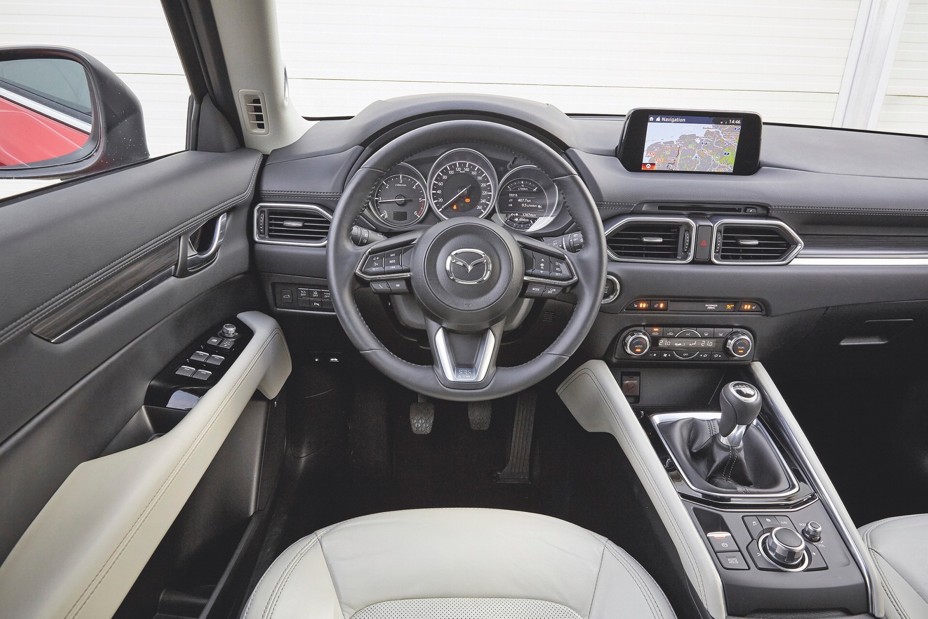 DS 7 vs. Mazda CX-5 i Volvo XC60