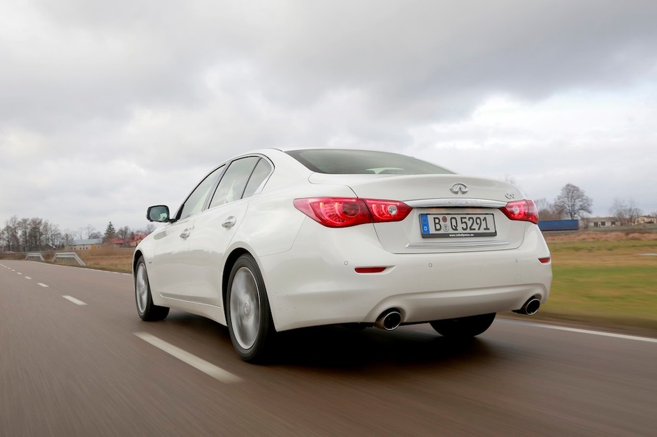 Test Infiniti Q50 2.2d