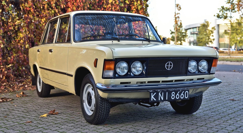 Ten Duży Fiat jest nowy, choć ma 35 lat.  FSO 125p wystawiony na aukcji.