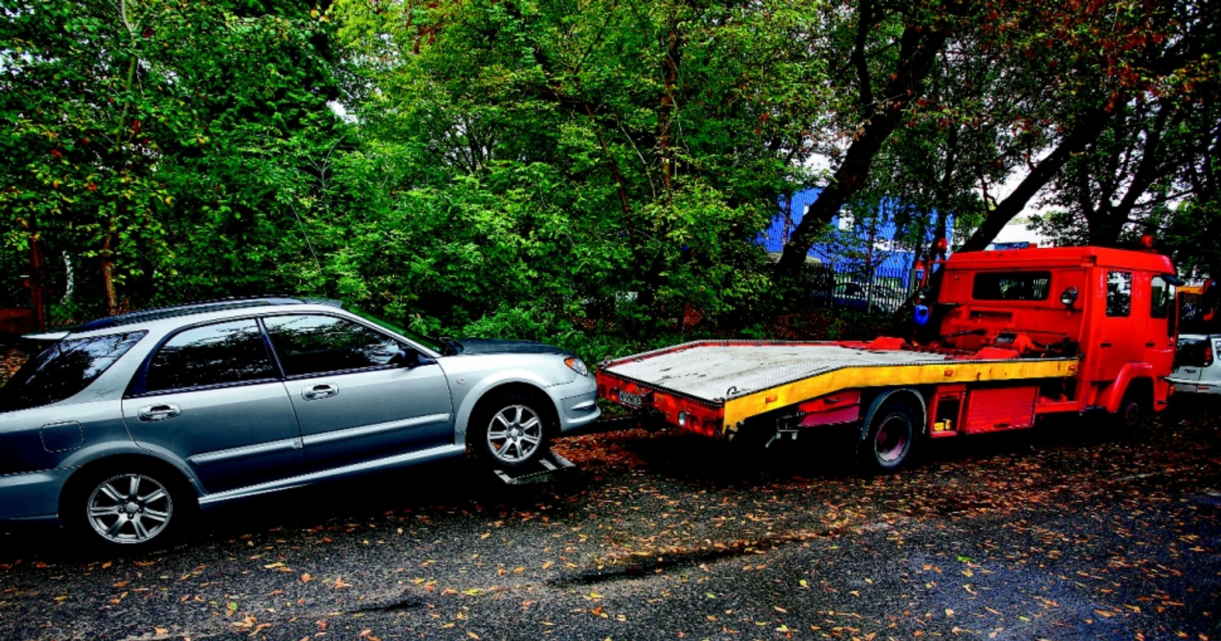 Jak bezpiecznie holować auto?