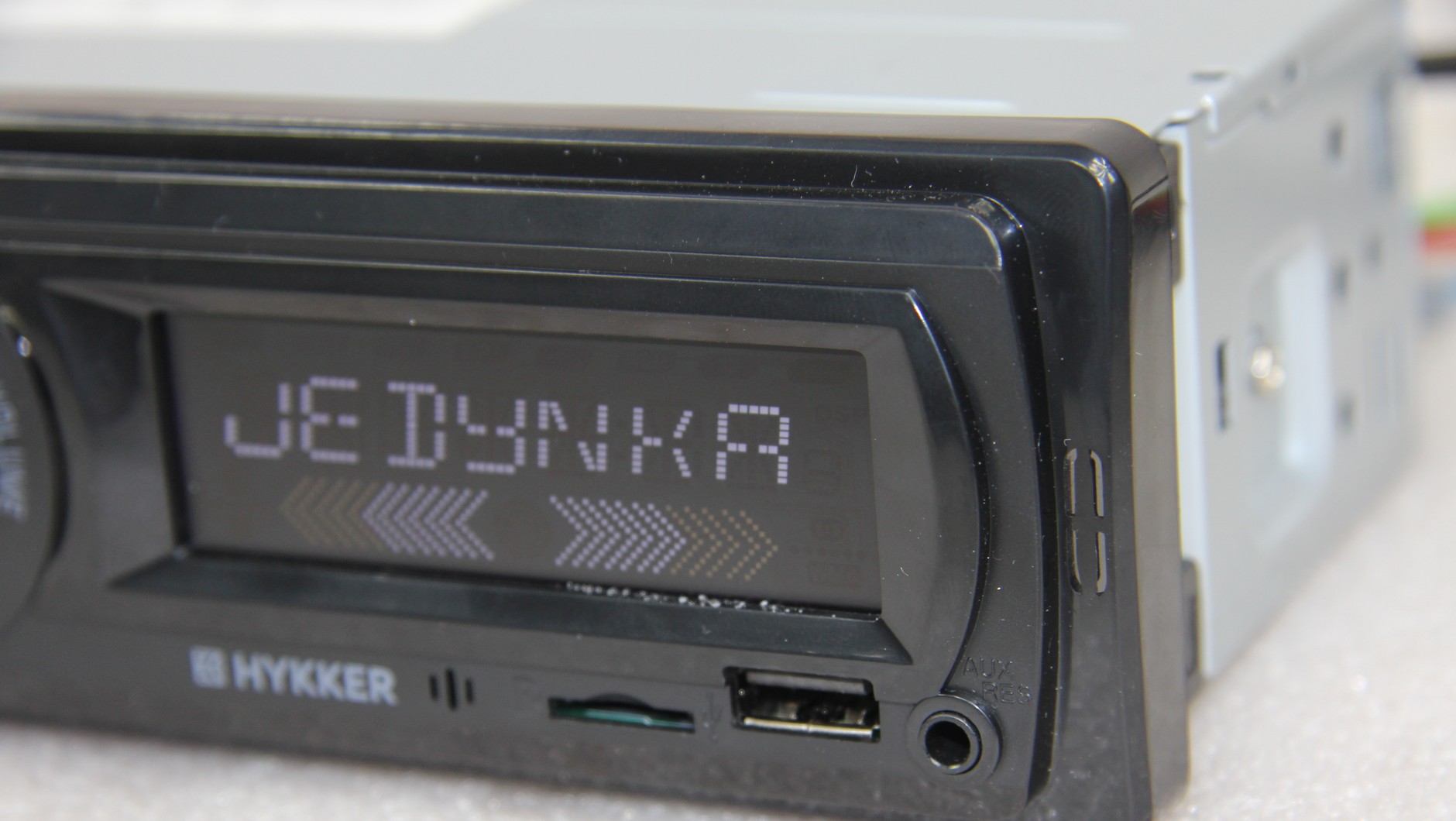 Hykker Tune gniazdo USB i czytnika kart microSD