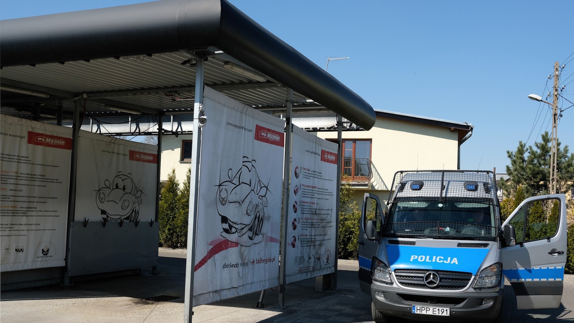 Wydarzyło się przed poluzowaniem obostrzeń dotyczących przemieszczania się, że osoby korzystające z myjni otrzymały mandaty – i to wysokie. Okazja czyni...