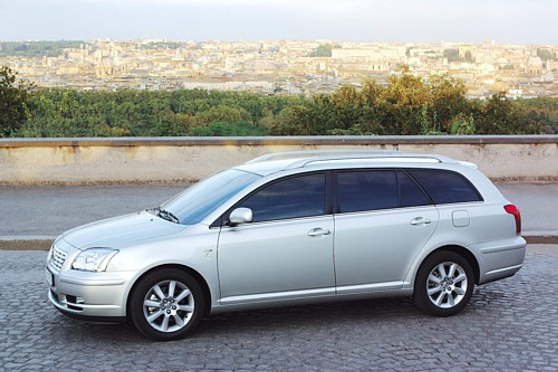 Avensis mierzy wysoko