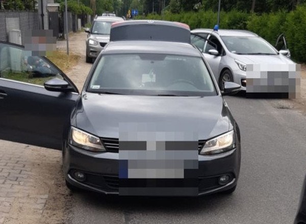 Policjanci zatrzymali na gorącym uczynku trzech obywateli Gruzji. Kradli metodą "na kolec"