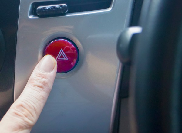 Co warto mieć w bagażniku auta na wszelki wypadek i na co dzień? Oto lista