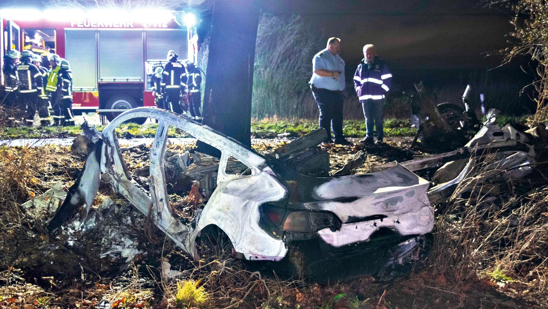 Ugaszenie auta elektrycznego jest niezwykle trudne, ale też wbrew obiegowej opinii, elektryki palą się rzadziej od aut spalinowych.