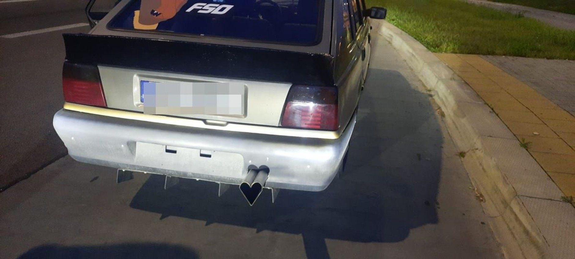 Zatrzymany Polonez po tuningu