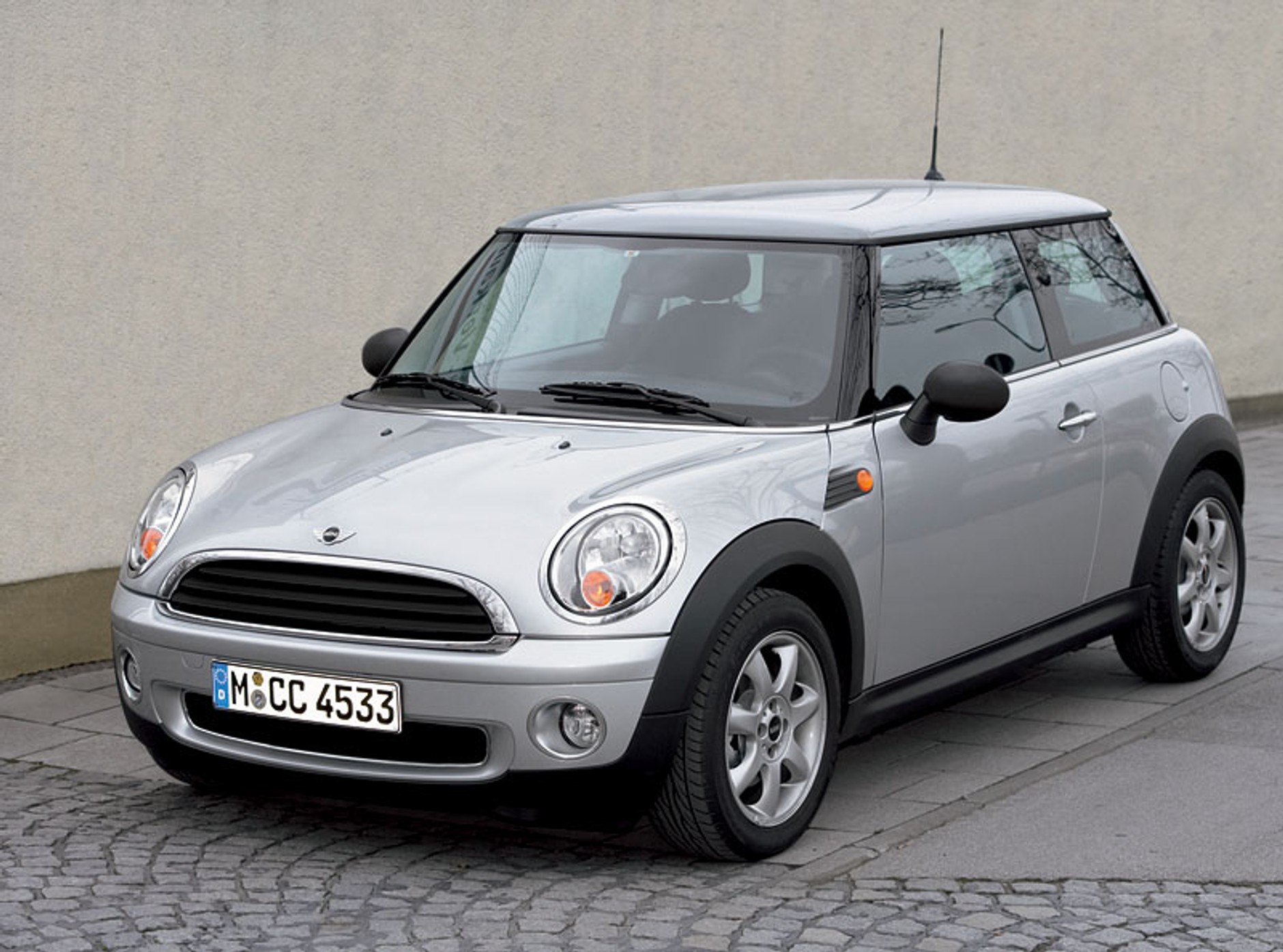 Mini One i Mini One Clubman z nowymi silnikami 1,4 (75 KM) i 1,4 (95 KM)