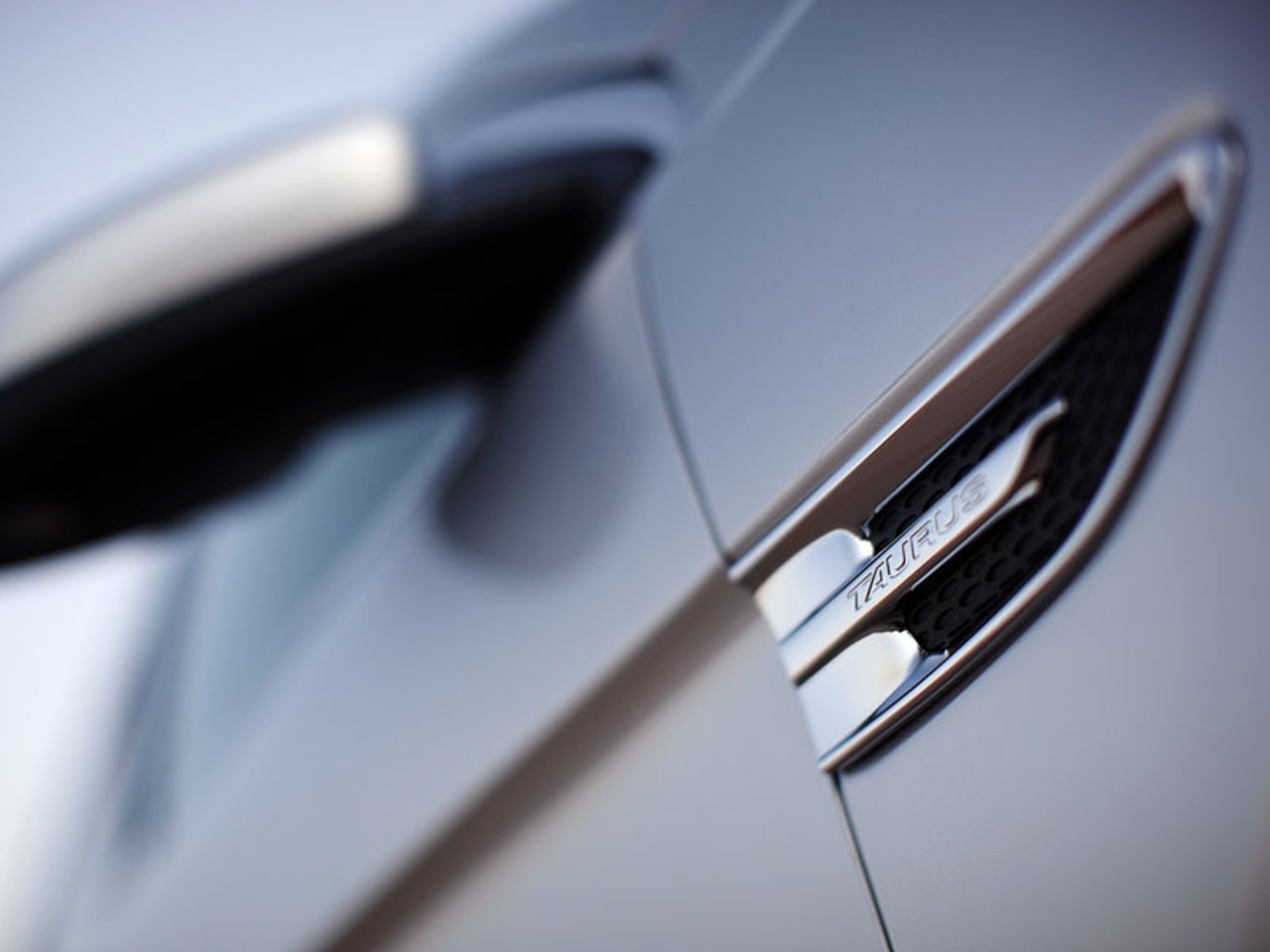 Ford Taurus SHO – rodzinny sedan w najostrzejszej wersji