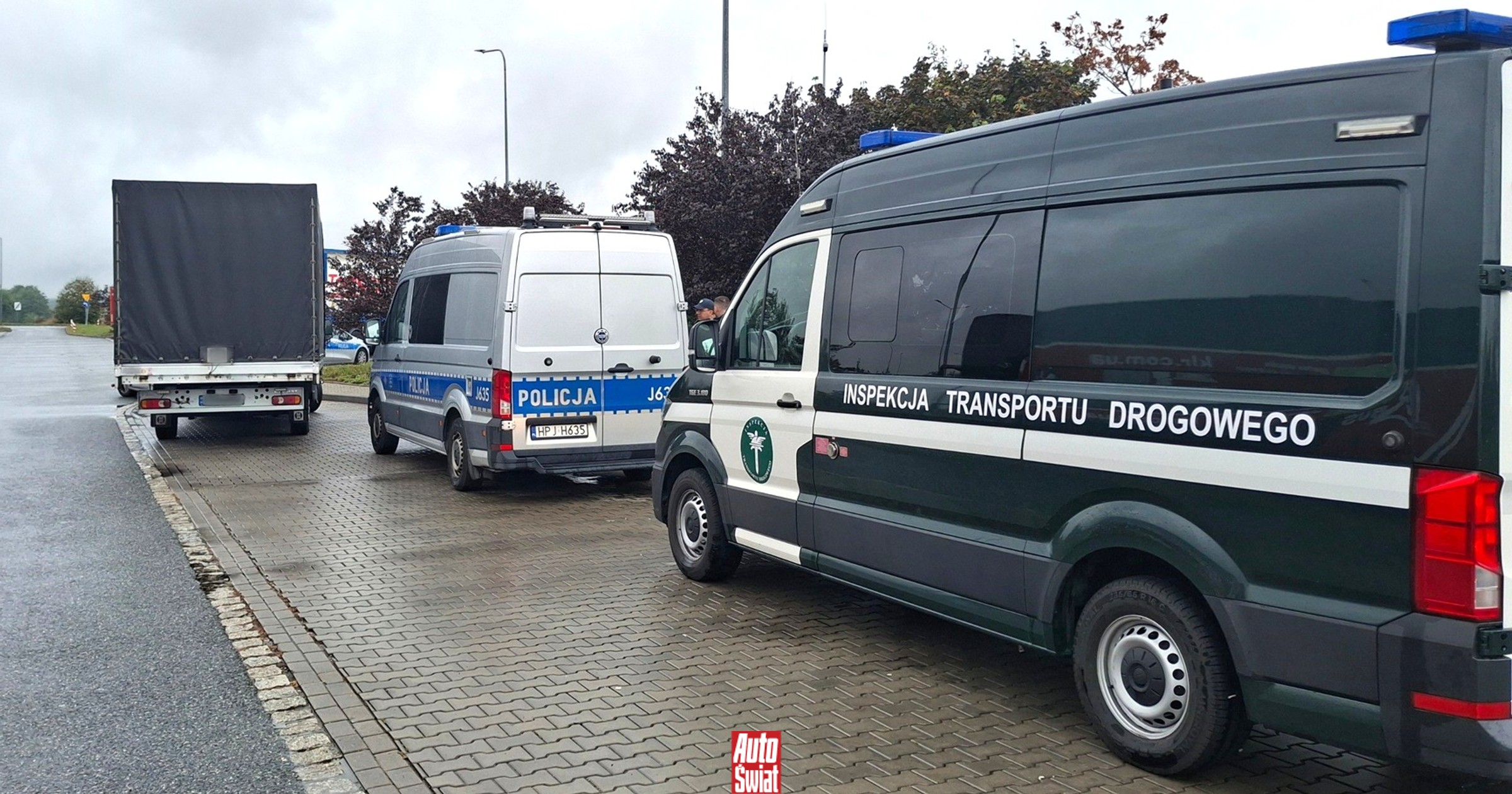 Pokazali inspektorom ITD po dwa dowody rejestracyjne. Sprawę przejęła policja