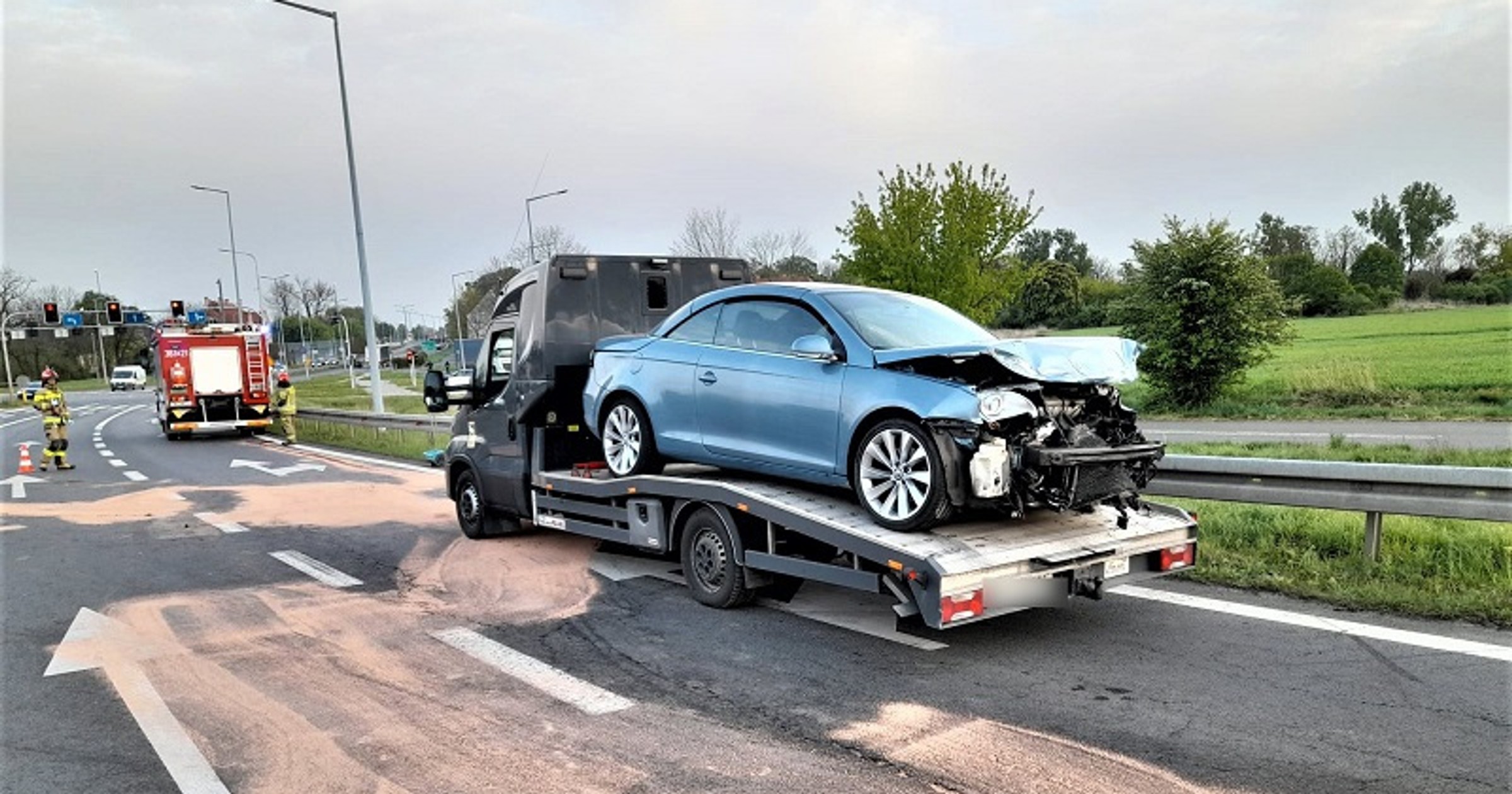 Za bardzo wierzył w swój samochód. Wylądował na barierach