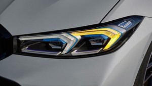 BMW przypomina, że ich samochody mają kierunkowskazy. Należy ich używać