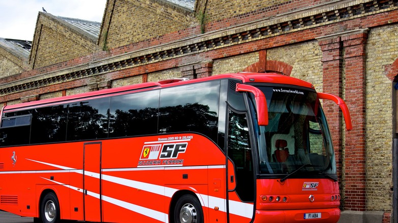 Autobus Ferrari F1 na sprzedaż