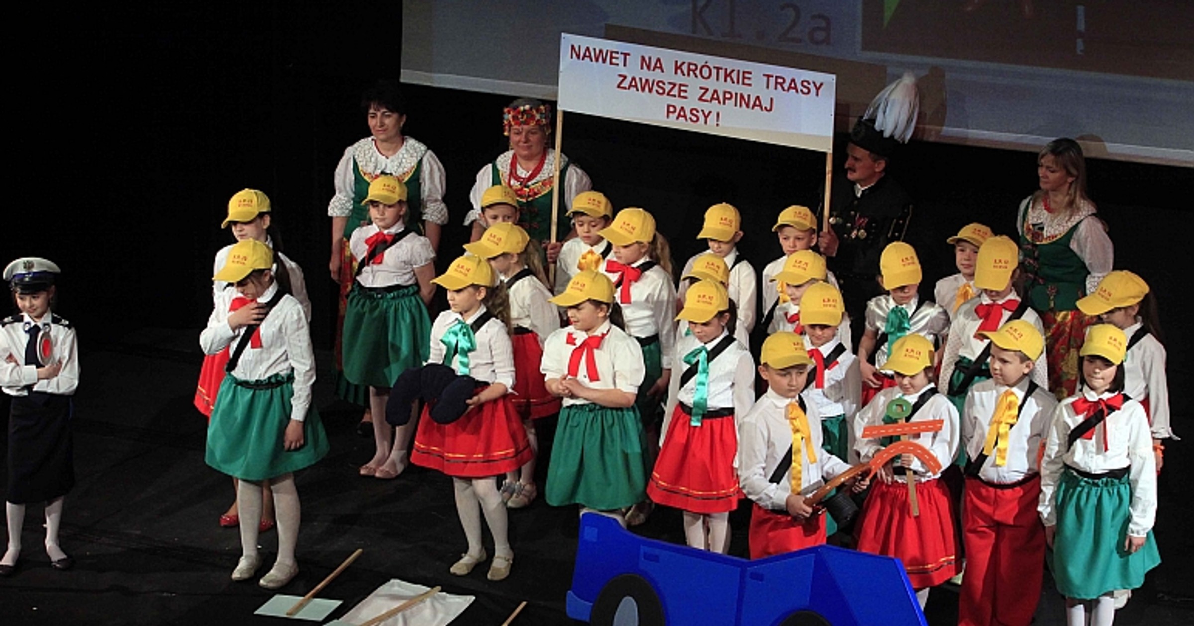 Nawet na krótkie trasy, zawsze zapinaj pasy