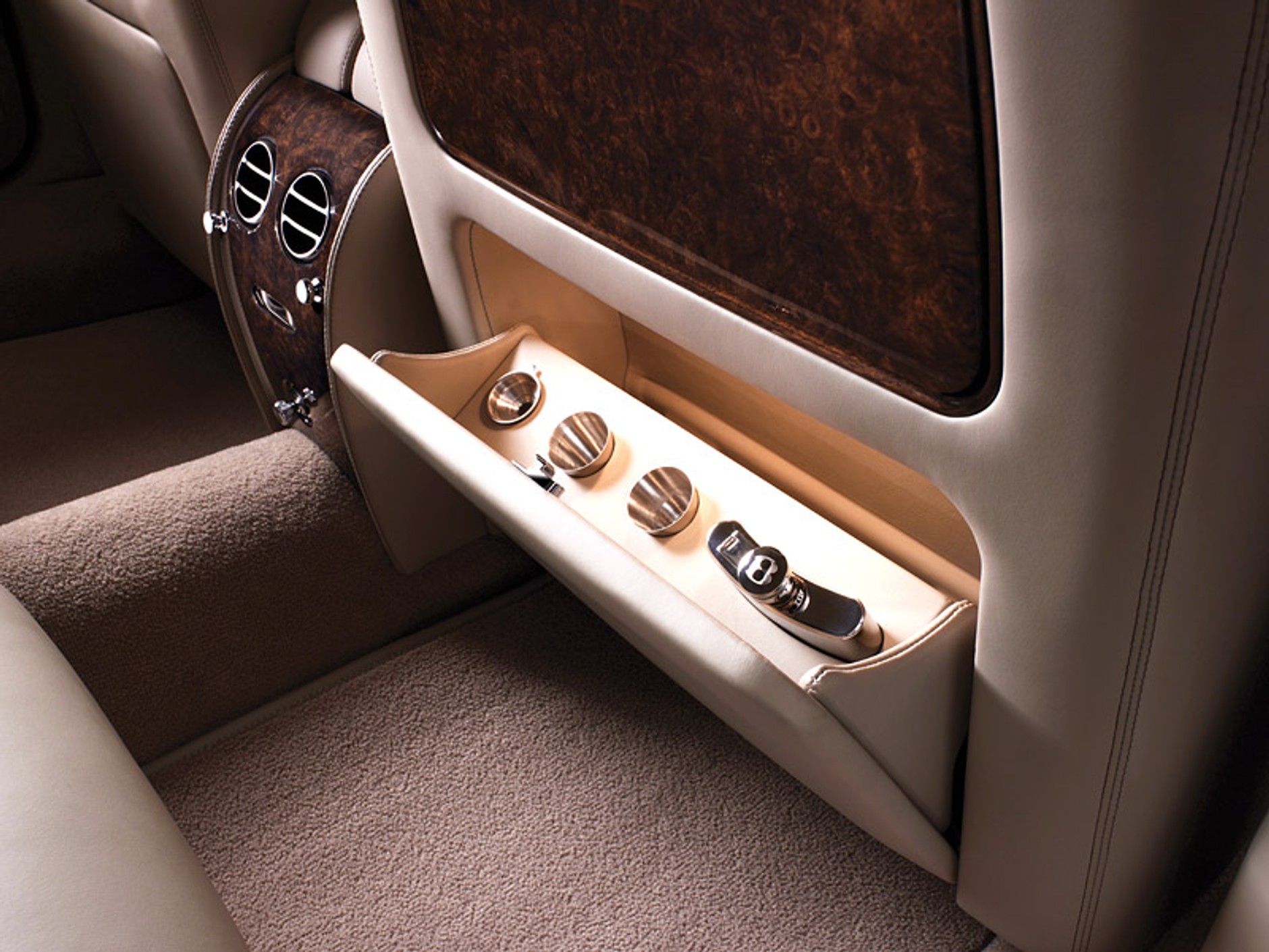 Paryż 2008: Bentley Arnage Final Series – ostatnie wydanie luksusowej limuzyny